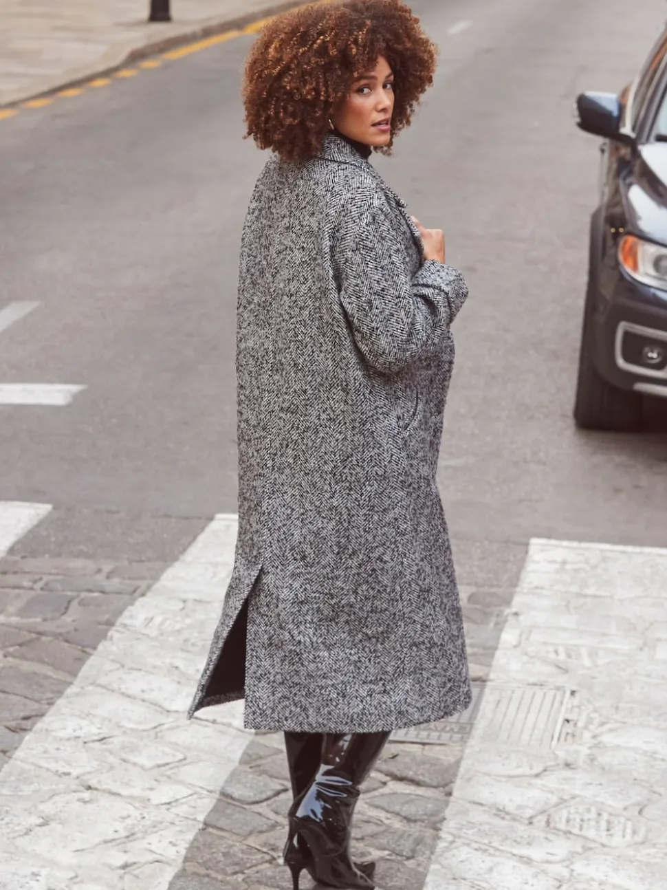 Manteau long Sosandar mélange de laine à chevrons gris et noir