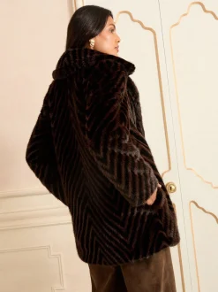 Manteau Love & Roses chevron en fausse fourrure