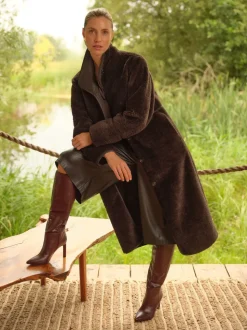 Manteau Love & Roses mi-long en shearling à liserés