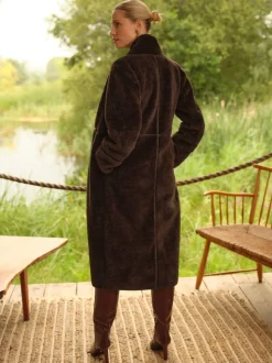Manteau Love & Roses mi-long en shearling à liserés