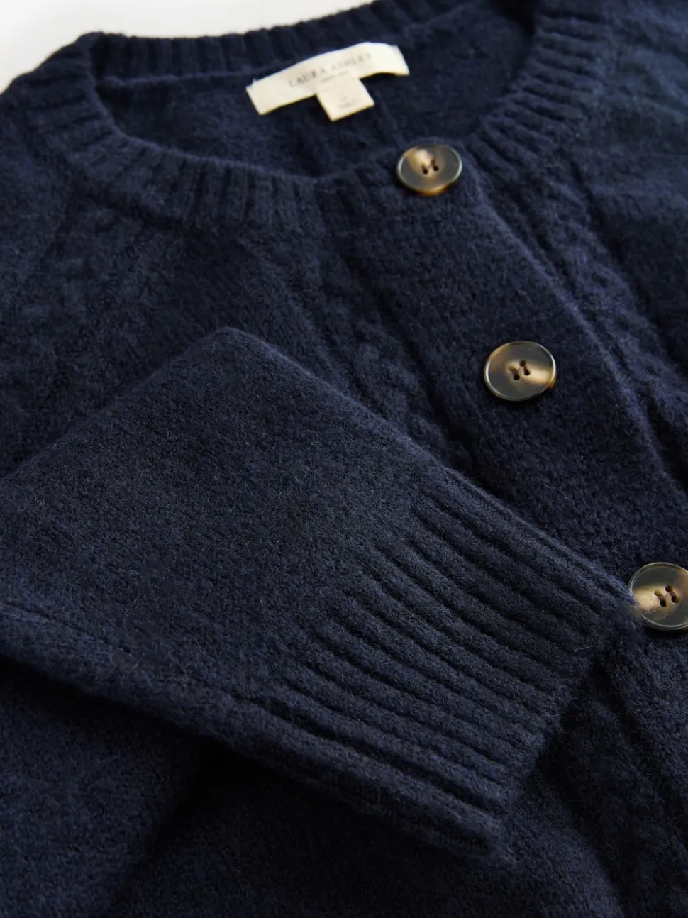 marine - Cardigan Laura Ashley en maille torsadée