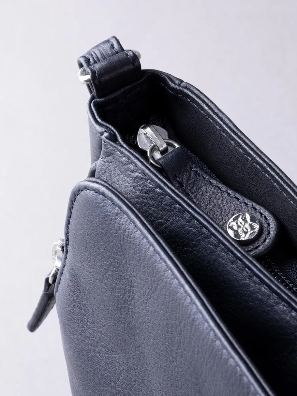 marine - Sac à bandoulière Lakeland Ambleside en cuir