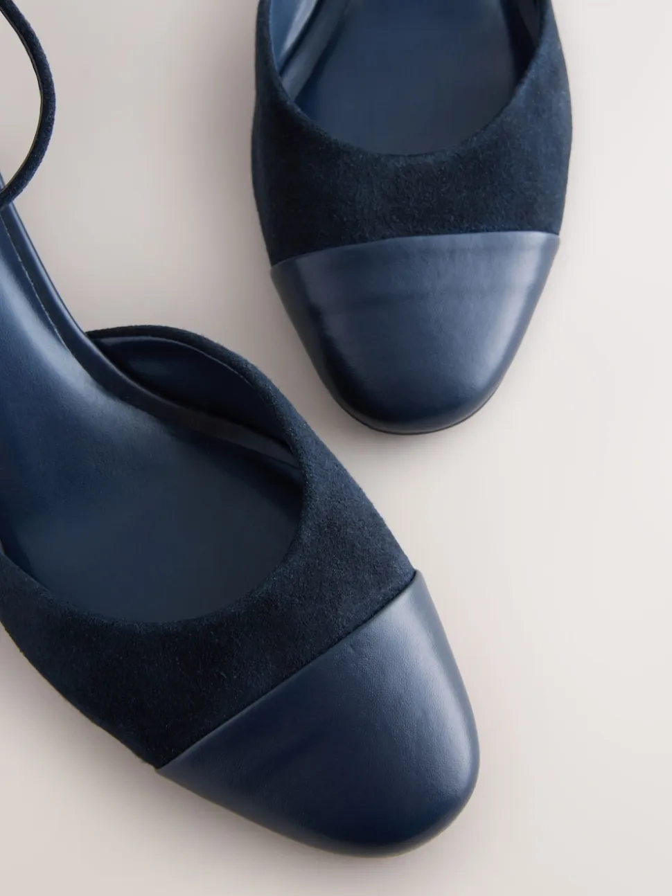 Marine Suede - Chaussures à talons carrés avec embout