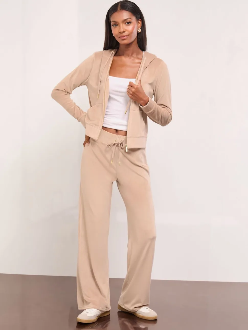 Marron - Pantalon de jogging Lipsy Ample décontracté en velours brodé