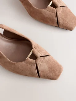 Marron chameau - Chaussures à talons à bride arrière en cuir et détails découpés