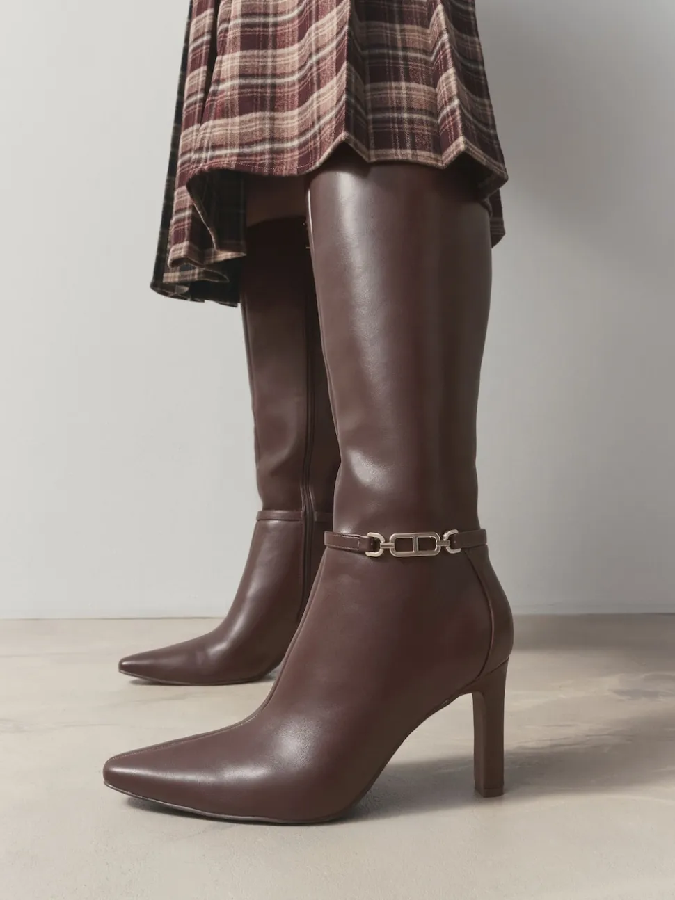Marron chocolat - Bottes à talons Forever Comfort® à talons hauts avec finitions matérielles