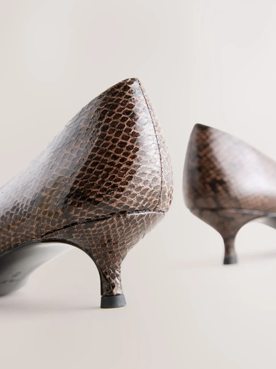 Marron chocolat - Chaussures à talons Kitten heel à bout pointu