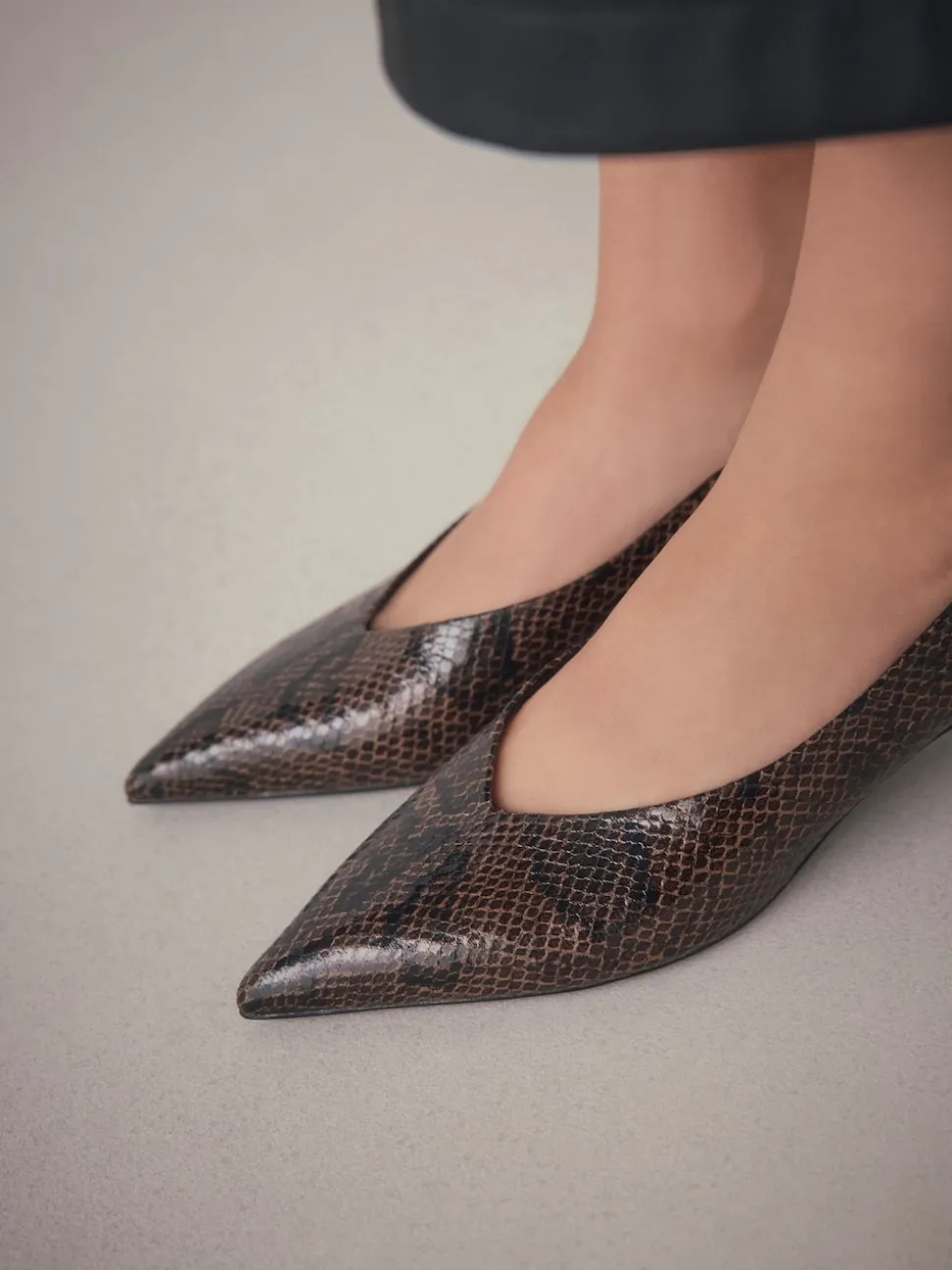 Marron chocolat - Chaussures à talons Kitten heel à bout pointu
