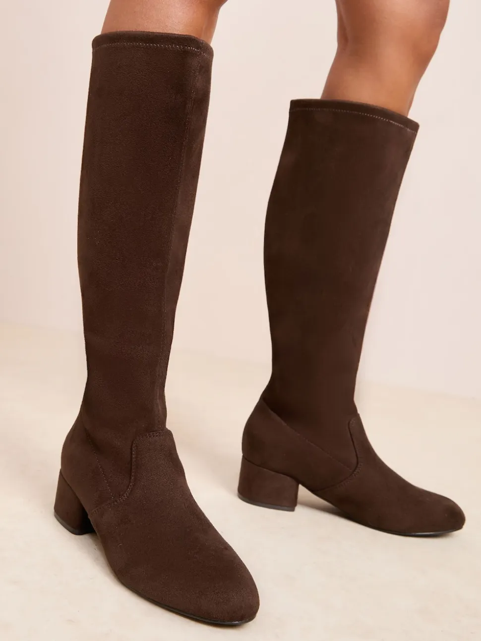 Marron chocolat - Friends Like These Bottes chaussettes hautes en faux suède à talons bloc