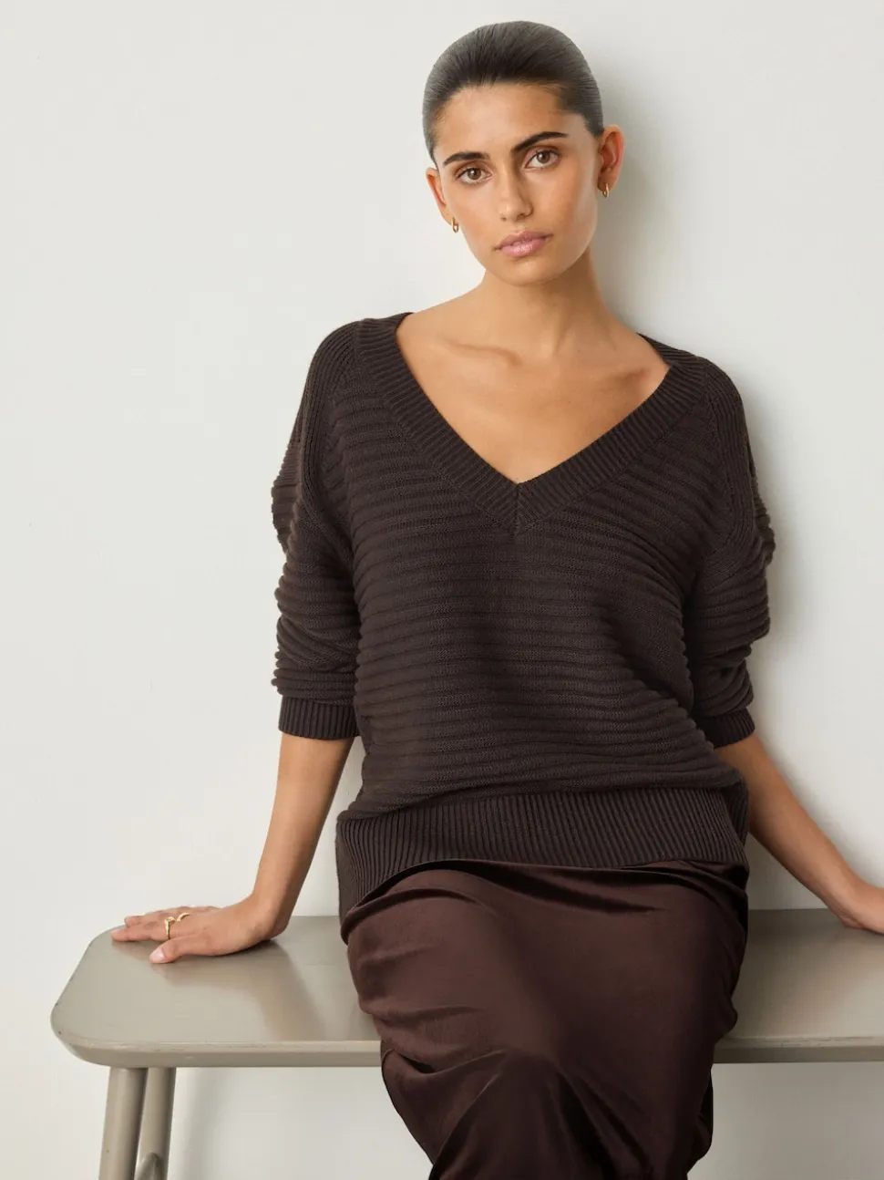 Marron chocolat - Pull côtelé en maille à col en V