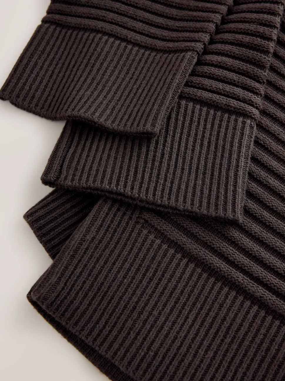 Marron chocolat - Pull côtelé en maille à col en V