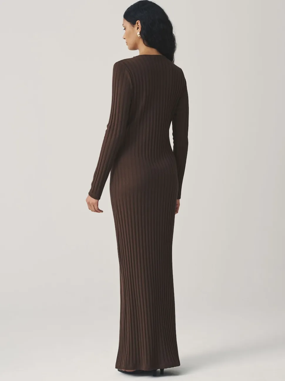 Marron chocolat - Robe mi-longue côtelée boutonnée à manches longues