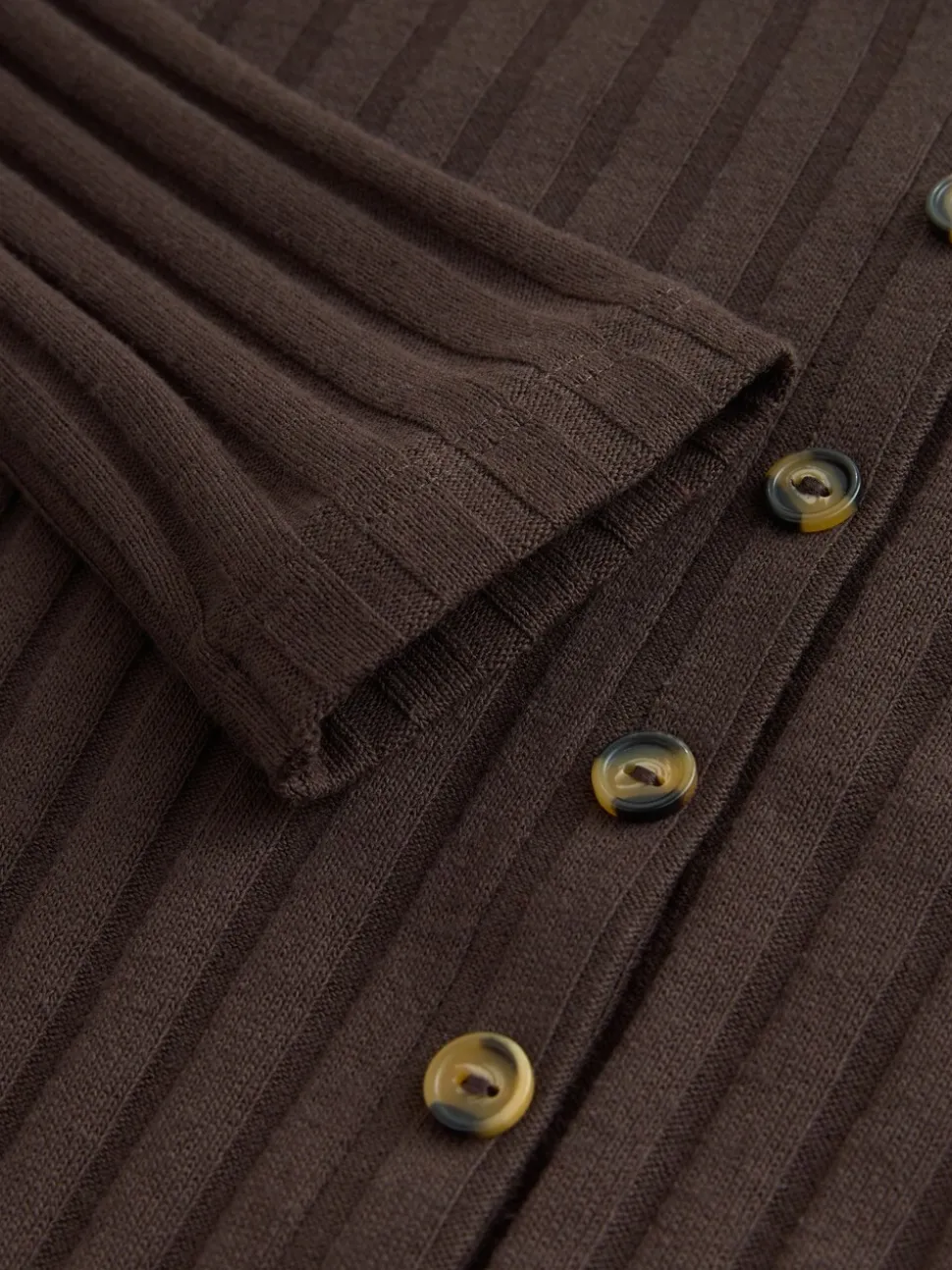 Marron chocolat - Robe mi-longue côtelée boutonnée à manches longues