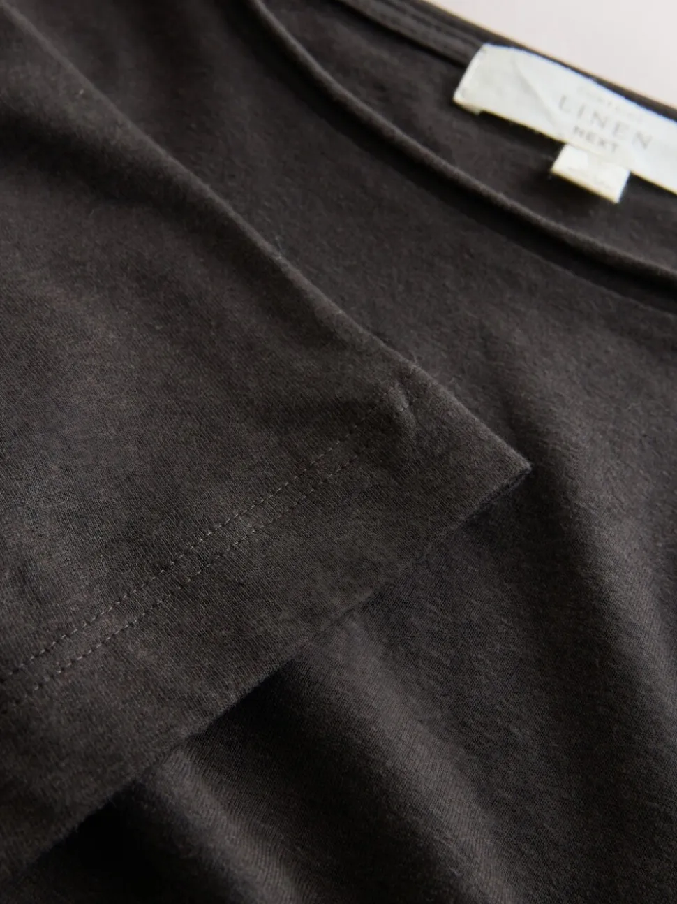 Marron chocolat - Robe mi-longue à manches courtes à bords roulés avec lin