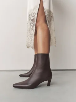 Marron chocolat en cuir - Bottines à talons Forever Comfort® avec bout ciselé