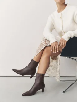 Marron chocolat en cuir - Bottines à talons Forever Comfort® avec bout ciselé
