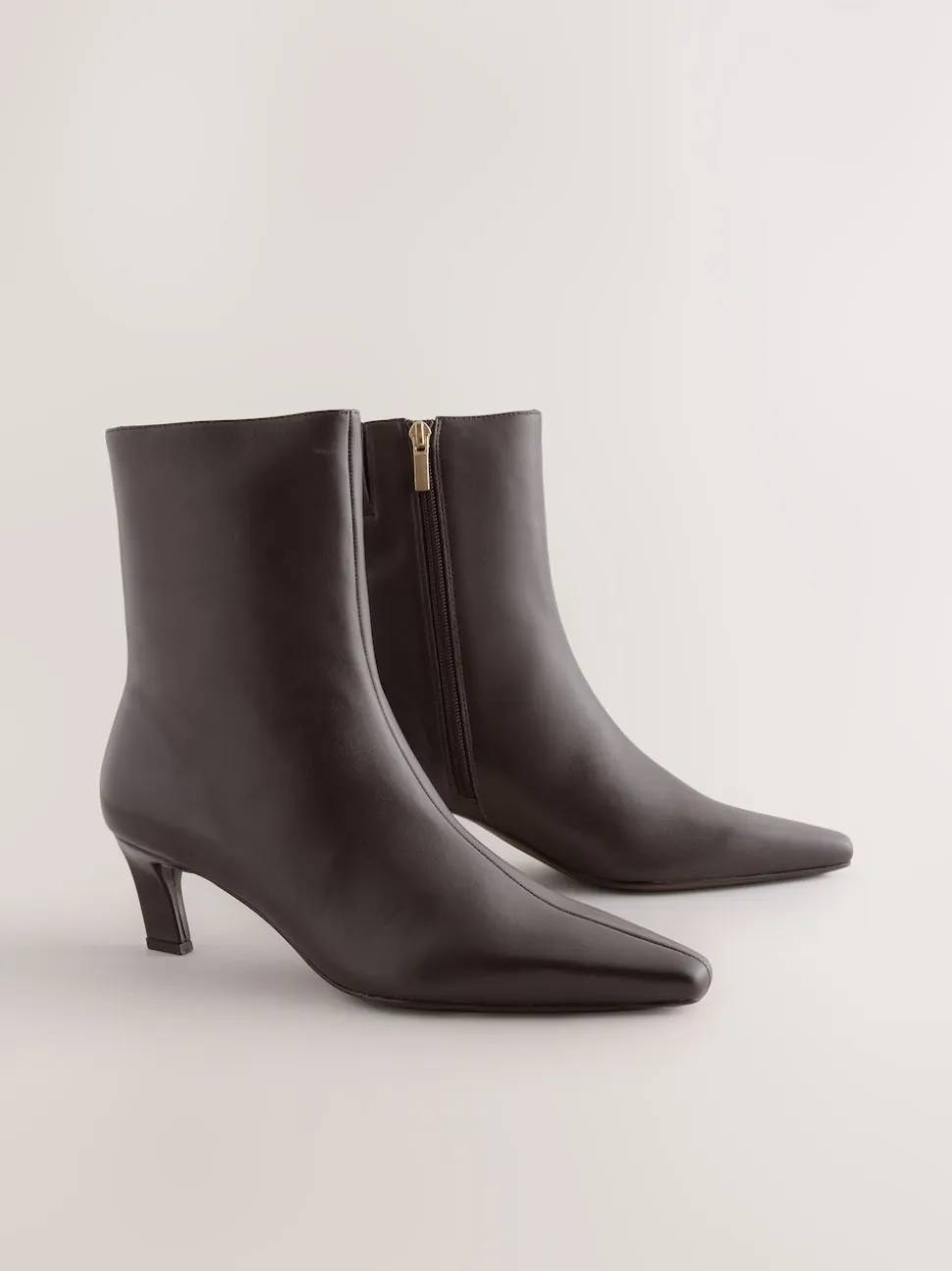 Marron chocolat en cuir - Bottines à talons Forever Comfort® avec bout ciselé