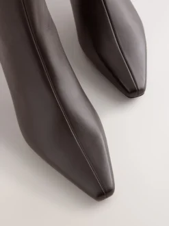 Marron chocolat en cuir - Bottines à talons Forever Comfort® avec bout ciselé