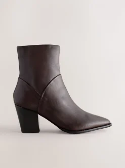 Marron chocolat en cuir - Bottines western à talons carrés