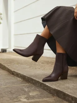 Marron chocolat en cuir - Bottines western à talons carrés