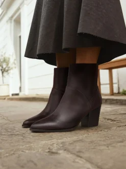 Marron chocolat en cuir - Bottines western à talons carrés