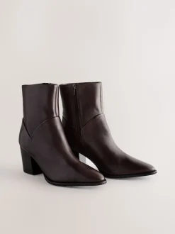 Marron chocolat en cuir - Bottines western à talons carrés