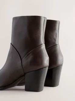 Marron chocolat en cuir - Bottines western à talons carrés