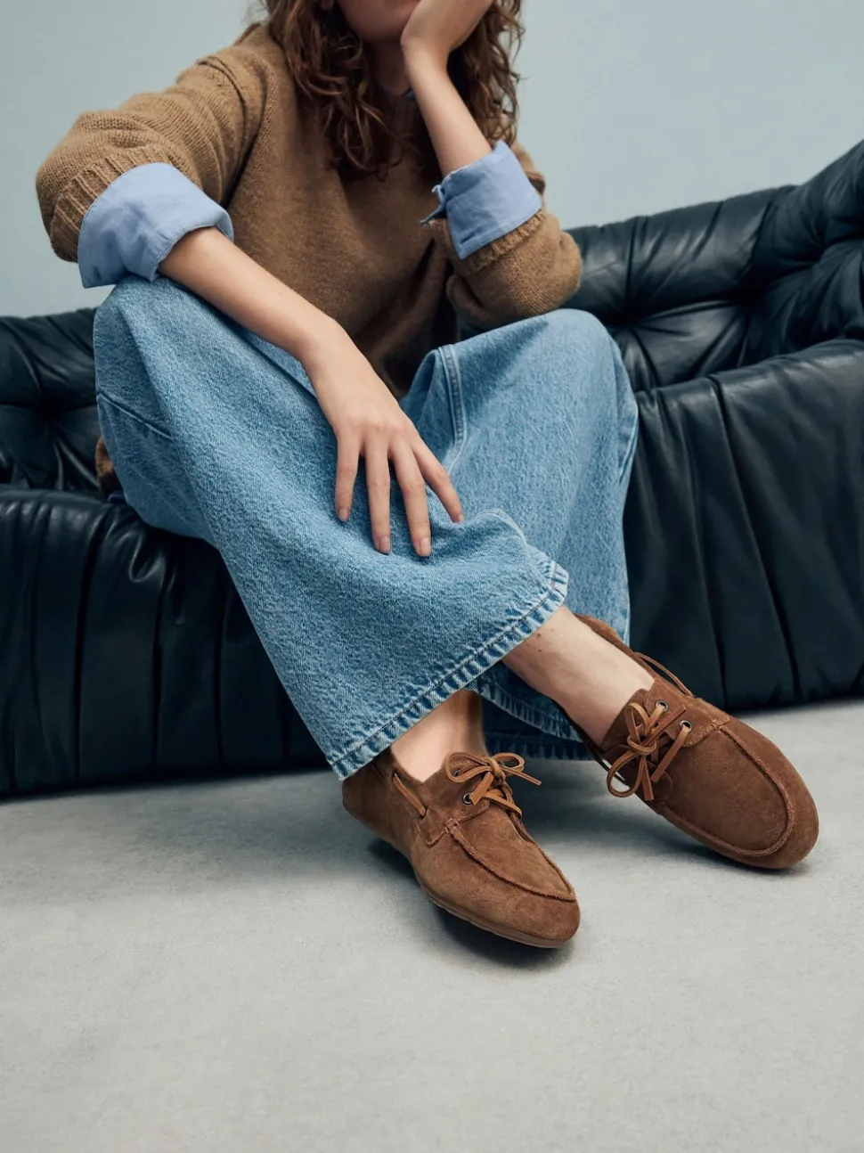 Marron fauve en daim - Chaussures bateau en cuir à bout rond
