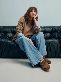 Marron fauve en daim - Chaussures bateau en cuir à bout rond