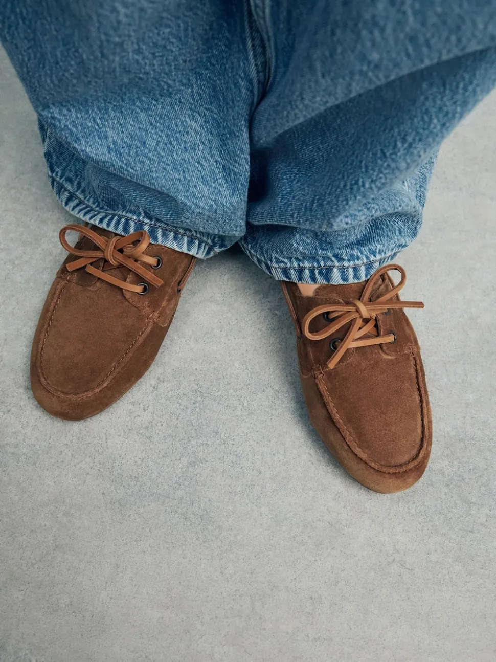Marron fauve en daim - Chaussures bateau en cuir à bout rond