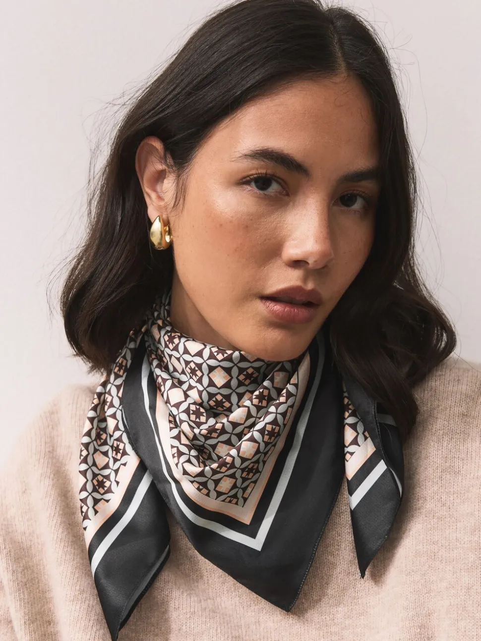 Marron imprimé géométrique - Écharpe carrée Satin