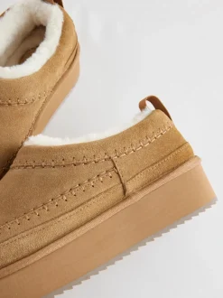 Marron noisette - Chaussures à enfiler douillettes en cuir doublées de Borg