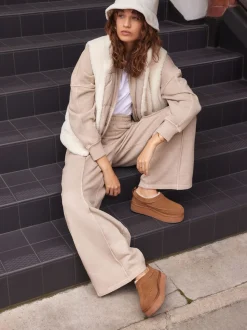 Marron noisette - Chaussures à enfiler douillettes en cuir doublées de Borg