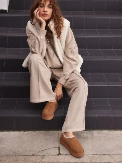 Marron noisette - Chaussures à enfiler douillettes en cuir doublées de Borg