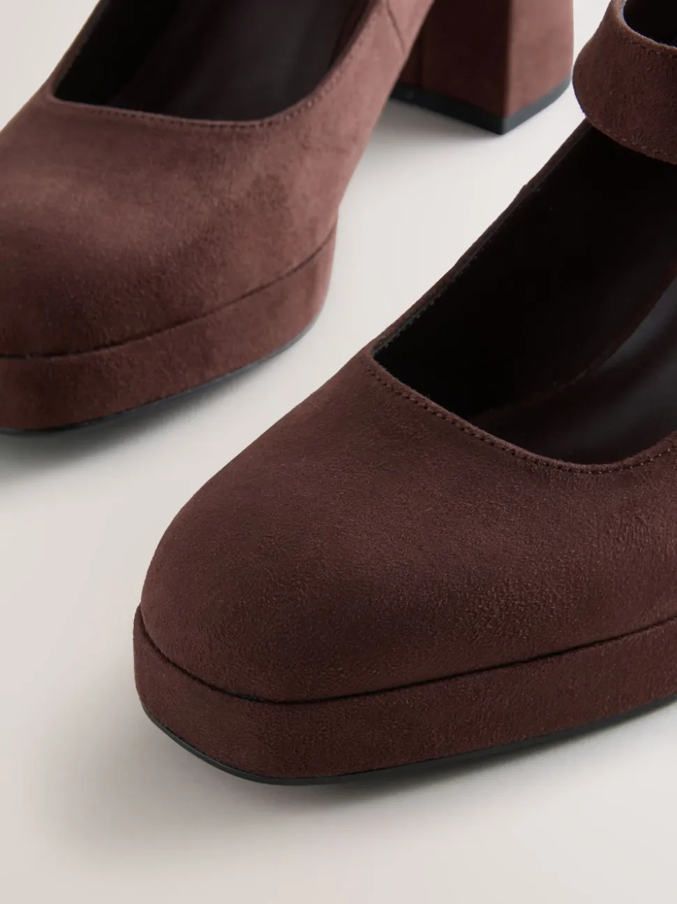 Microfibre marron chocolat - Chaussures Forever Comfort® Brogue Mary Jane à talons carrés