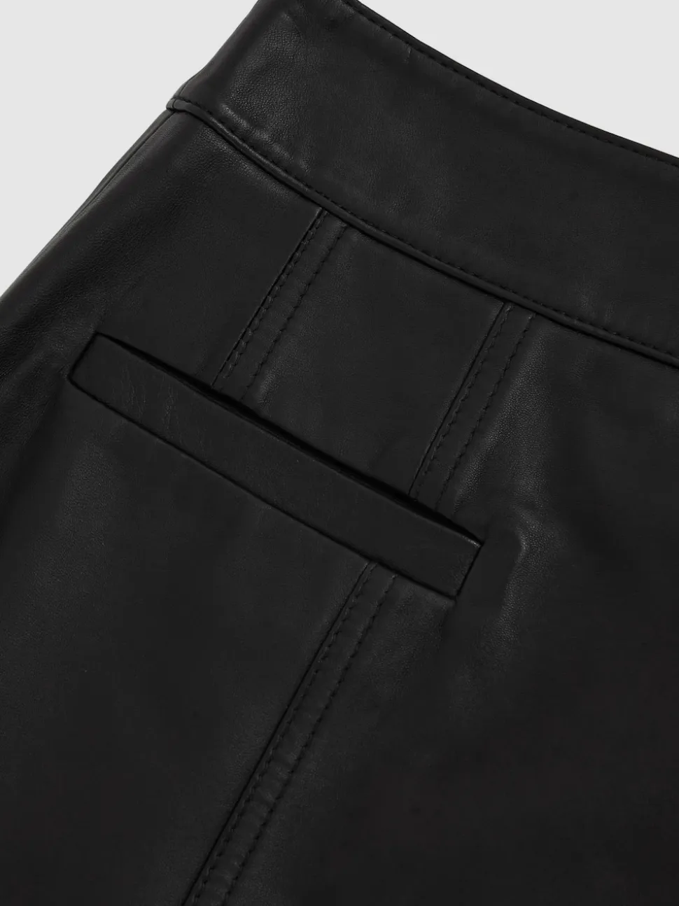 Minijupe Reiss Seema avec poche passepoilée en cuir
