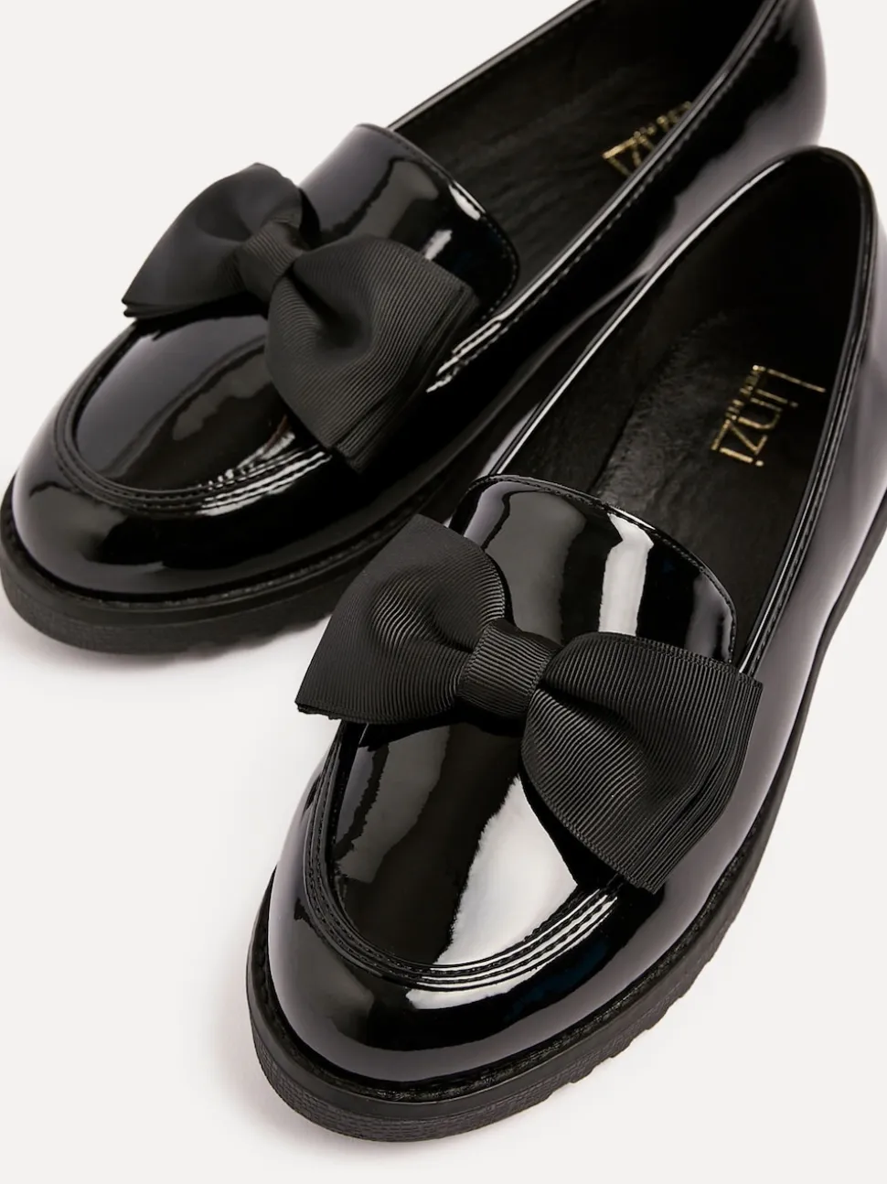 Mocassins Linzi Violetta classiques à enfiler coupe large avec nœud en tissu