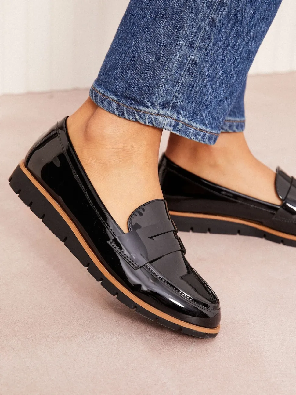 Mocassins plats Friends Like These Comfort en similicuir verni