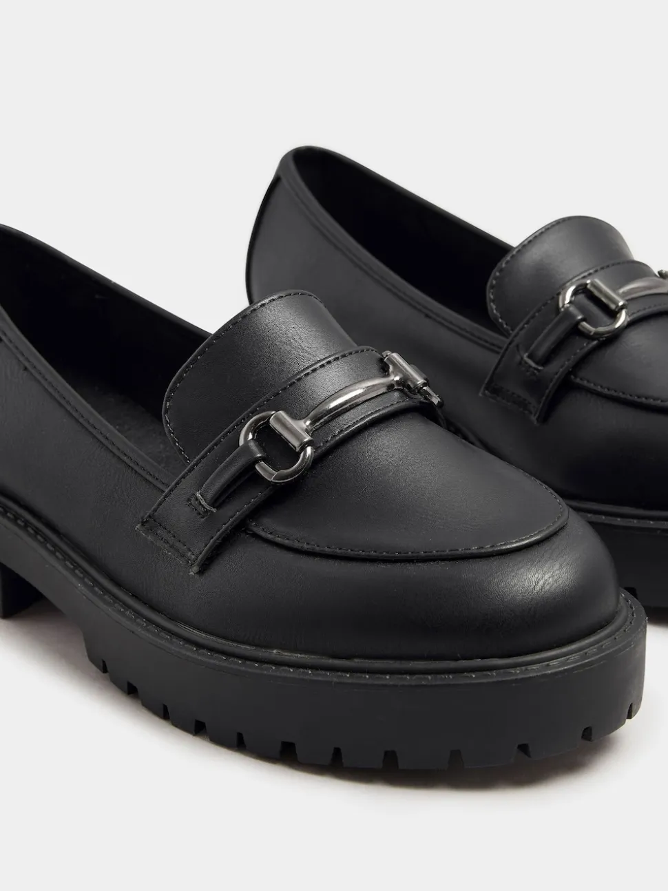 Mocassins Yours Curve coupe large avec détails métalliques