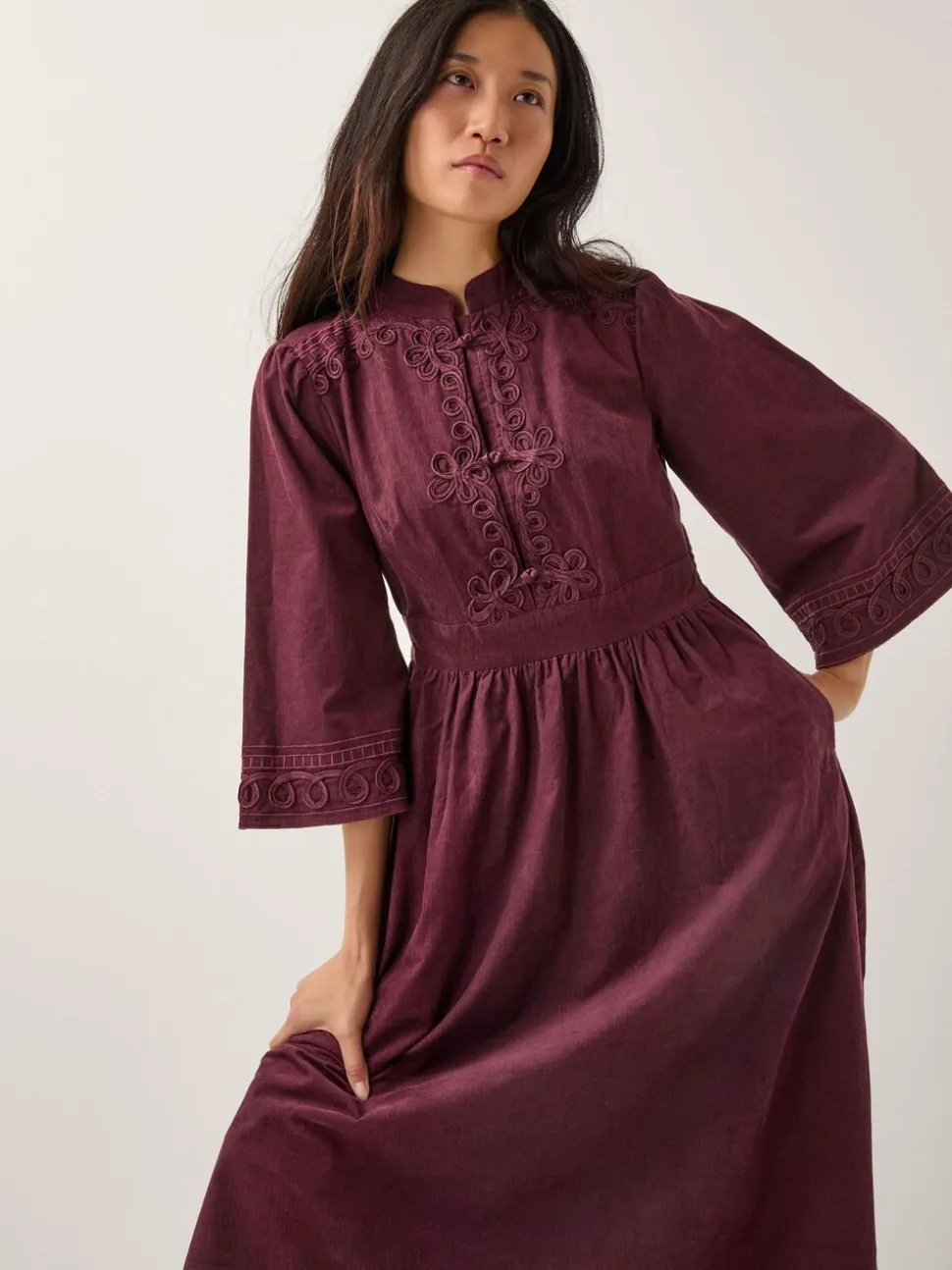 Monsoon Jimena Robe mi-longue en velours côtelé brodé