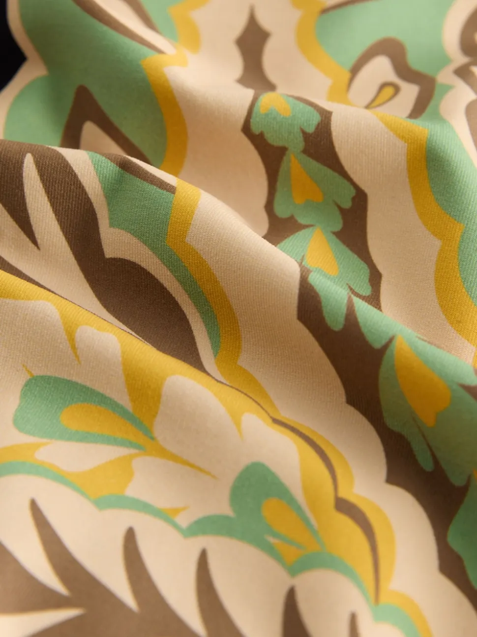 Motif paisley noir/vert - Maillot de bain plongeant et galbant avec contrôle du ventre
