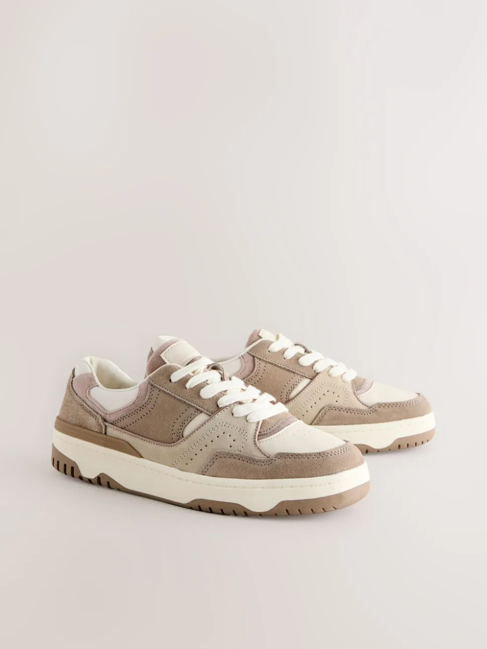 neutre - Baskets épaisses à lacets avec empiècements Forever Comfort®