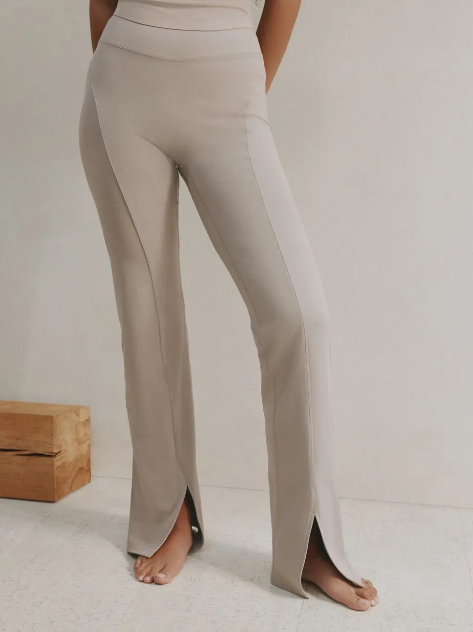 neutre - soi-même. Leggings évasés taille haute