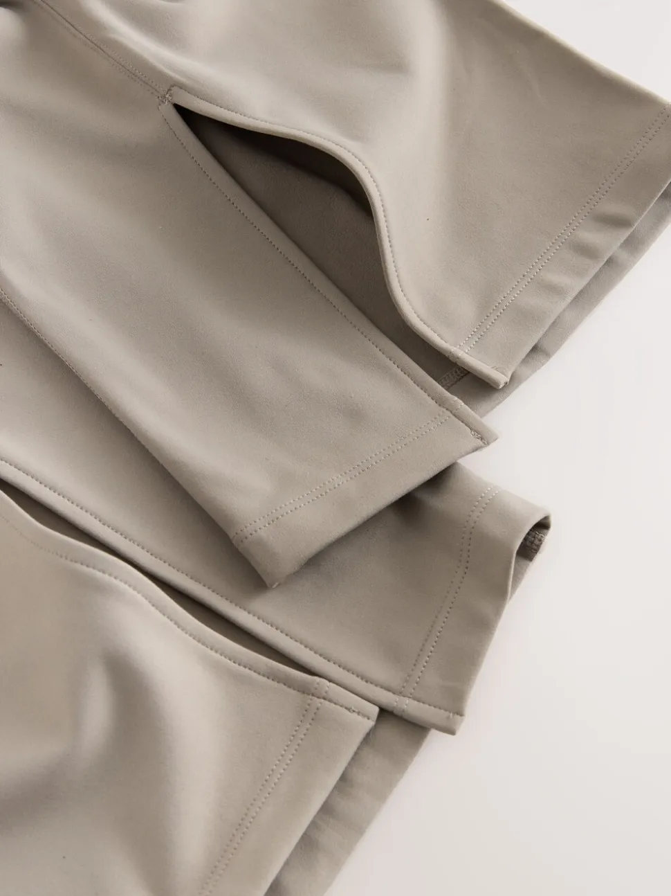 neutre - soi-même. Leggings évasés taille haute
