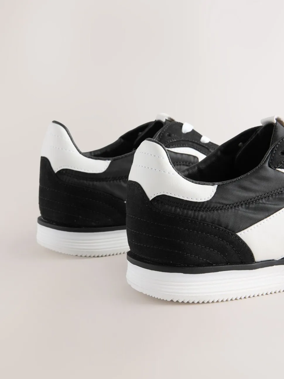 Noir - Baskets à lacets avec empiècement