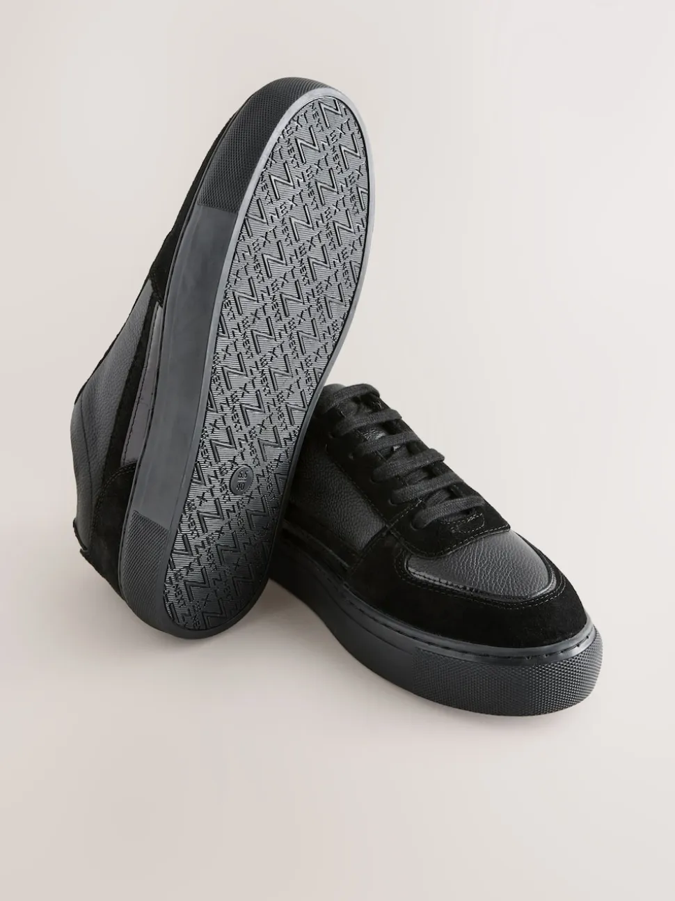 Noir - Baskets à lacets en cuir à panneaux épais