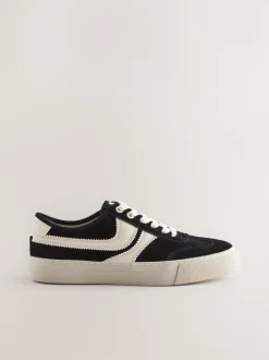 Noir - Baskets à lacets Forever Comfort® en daim à rayures latérales