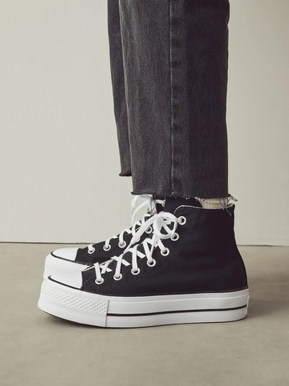 Noir - Baskets montante Converse pâle à plateformes élévatrices