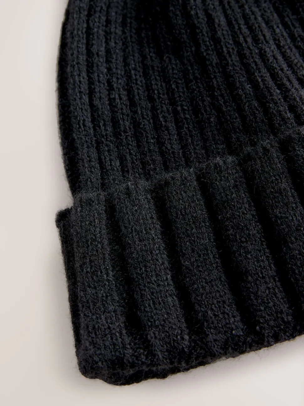 Noir - Bonnet à pompon en maille côtelée