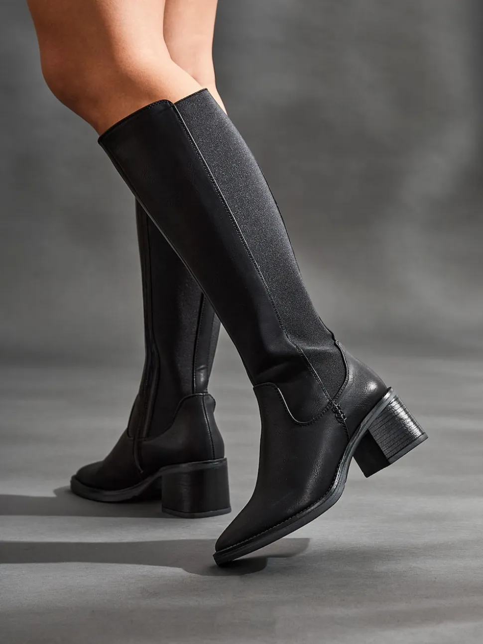 Noir - Bottes hautes Linzi Reason à talons carrés avec panneau extensible dans le dos
